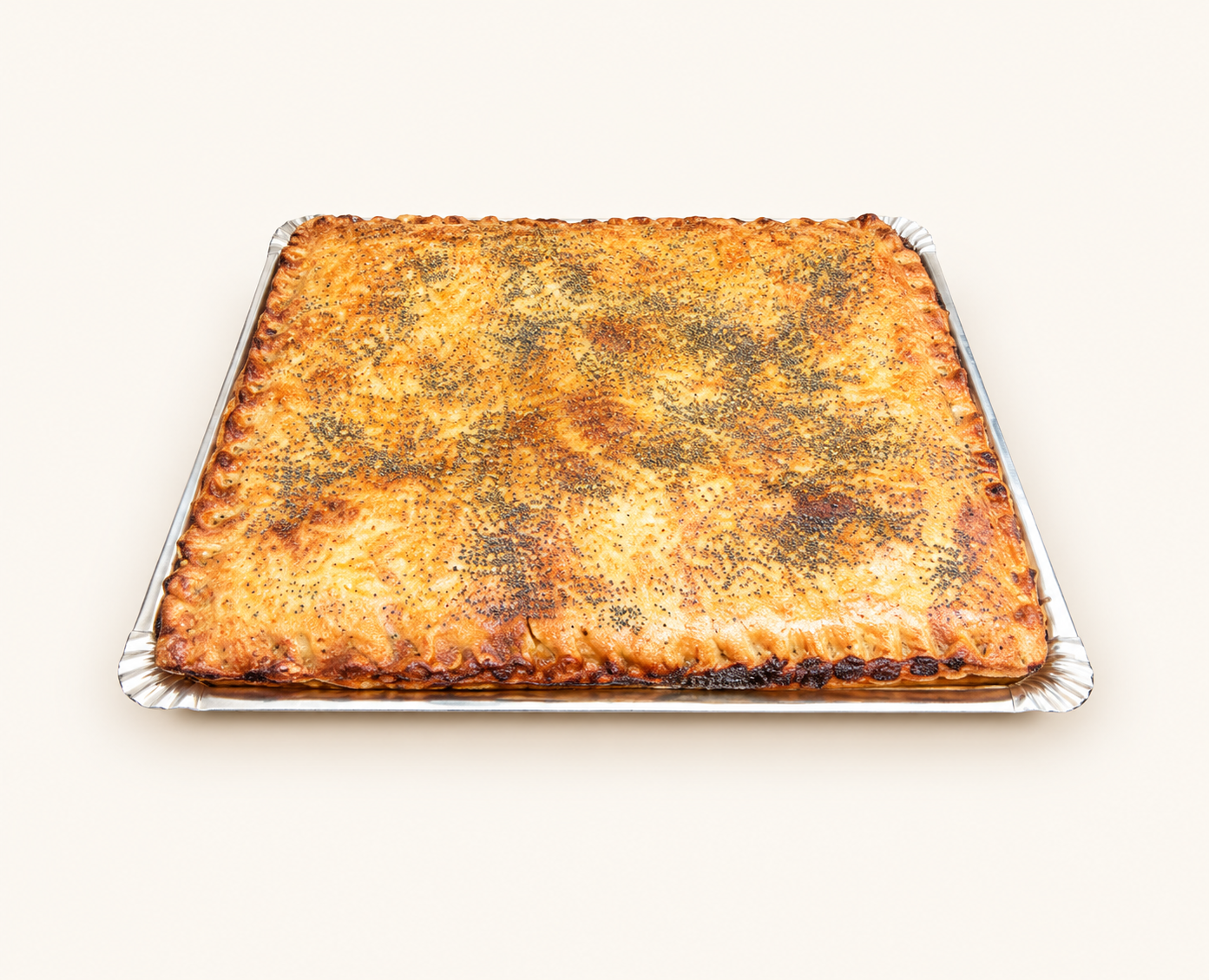 Empanada de 4 quesos, fondo crema claro