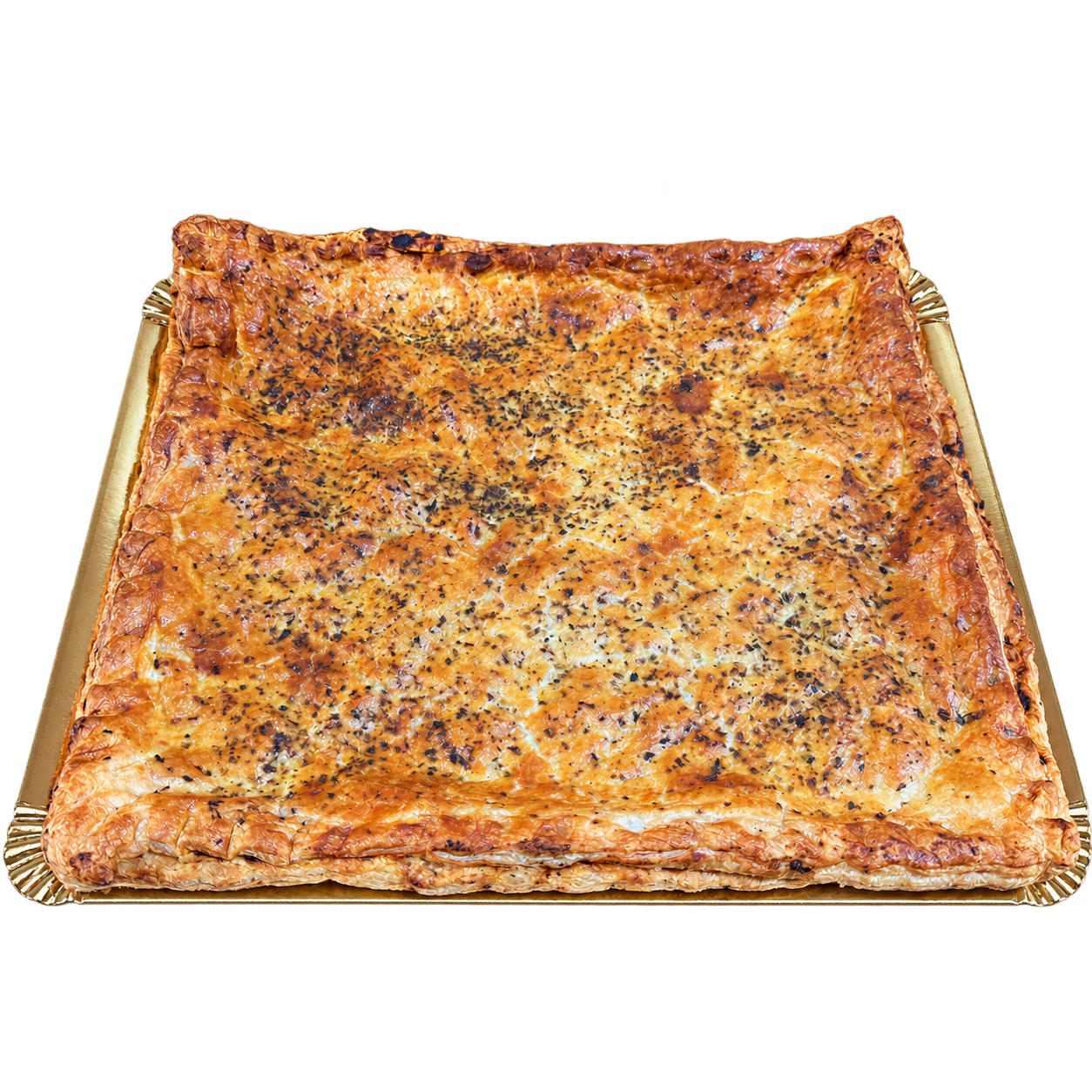 Empanada de hojaldre de verduras, fondo crema claro
