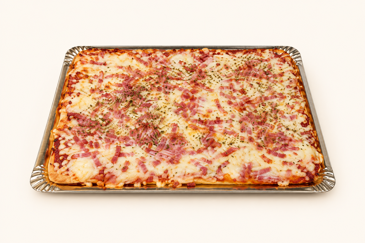 Bacon, pizza con fondo crema claro