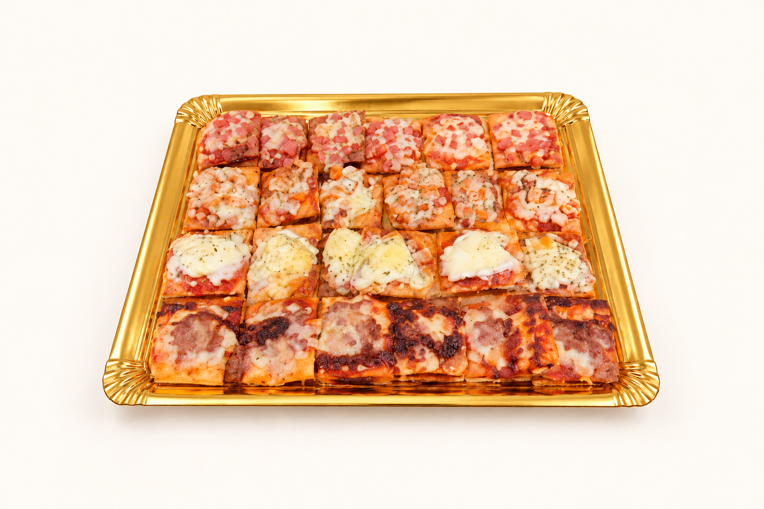 Mini pizzas, pizza con fondo crema claro